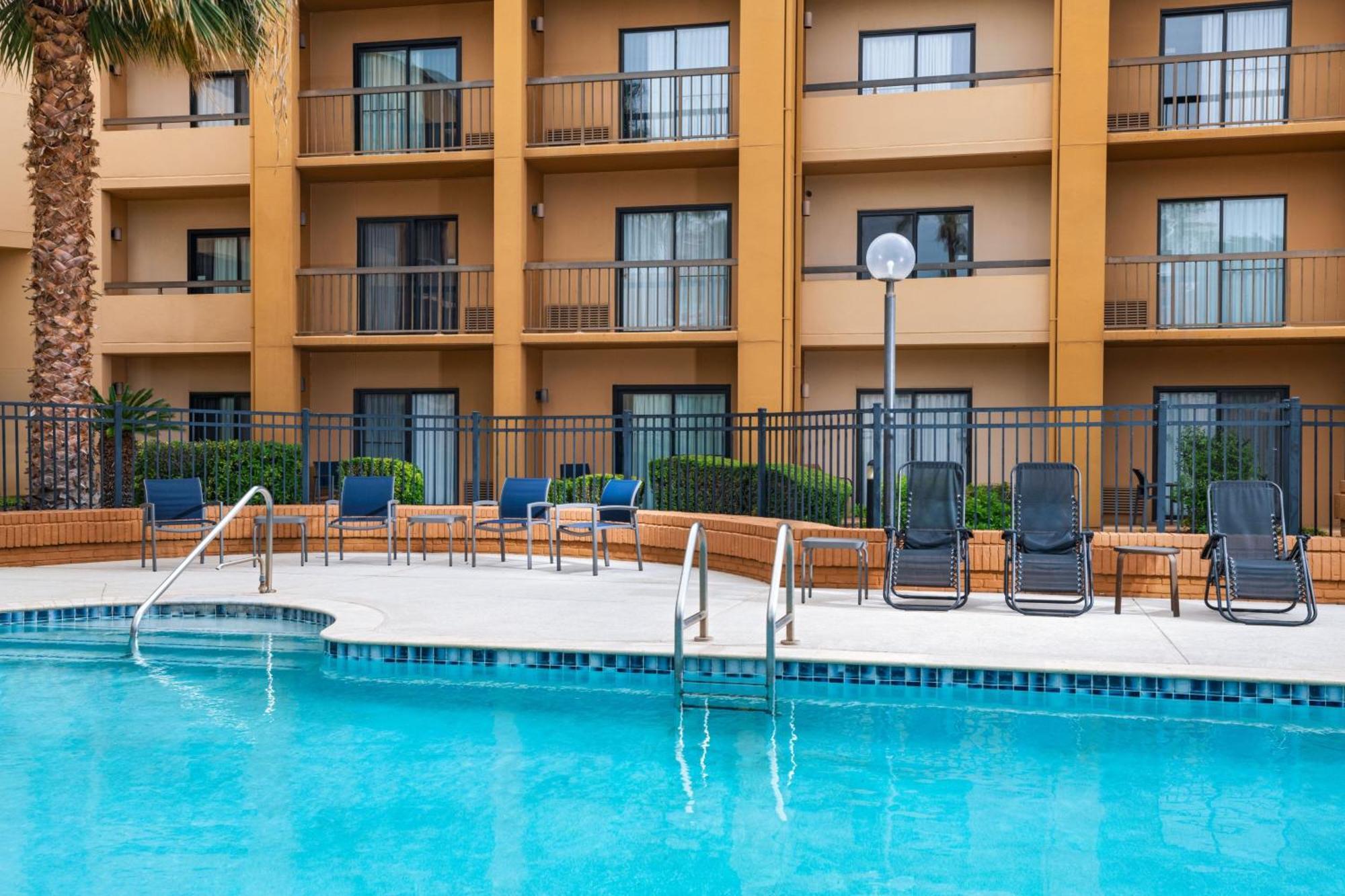 Courtyard By Marriott San Antonio Airport Hotell Eksteriør bilde
